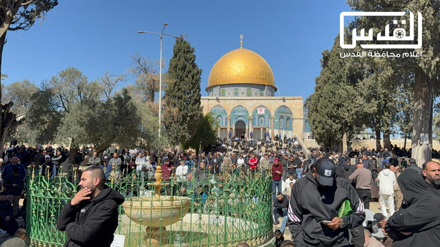 رغم اجراءات الاحتلال المشددة ...80 الف مصلٍ يؤدون صلاة الجمعة الأولى من رمضان في المسجد الأقصى